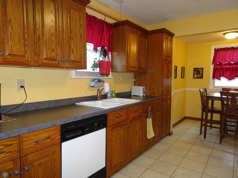 109 4 St SE, Barnesville, MN 56514