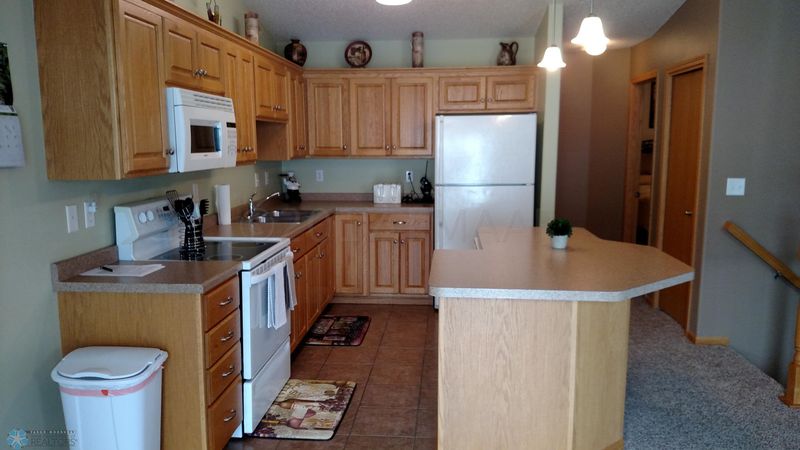 1169 39th Ave S, Moorhead, MN 56560