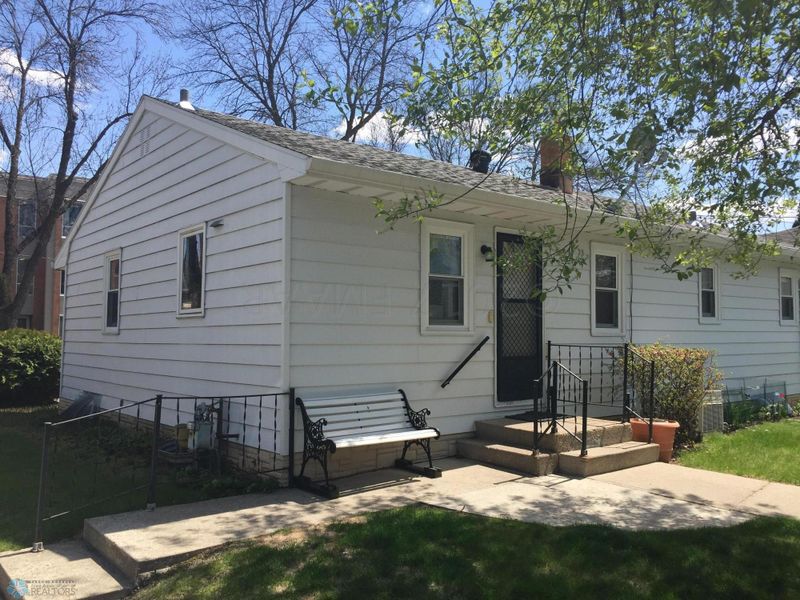 1401 6th St S, Moorhead, MN 56560