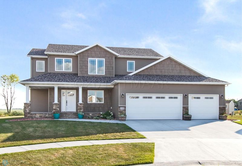 1525 46th Ave S, Moorhead, MN 56560