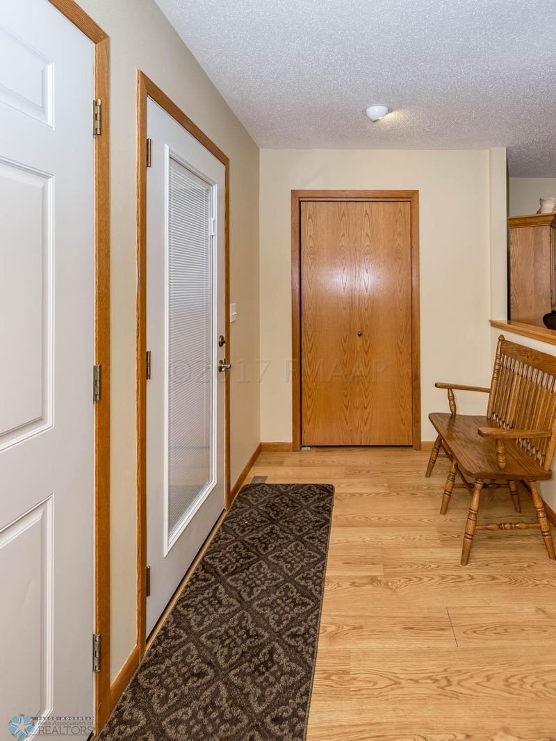 1010 33rd St S, Moorhead, MN 56560