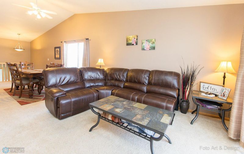936 37th Ave S, Moorhead, MN 56560