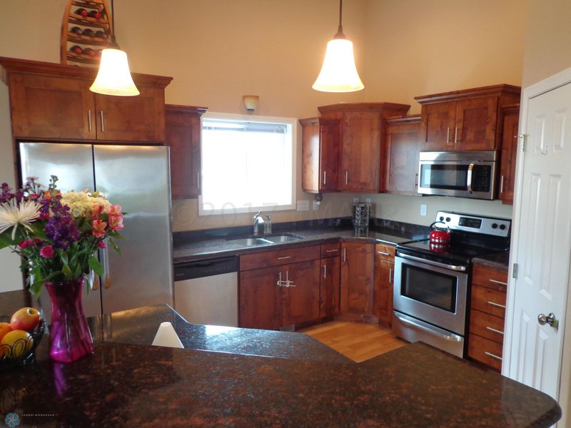 4253 19th St S, Moorhead, MN 56560