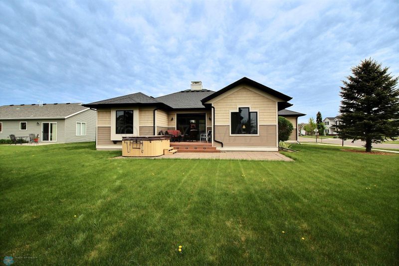 3855 41st Ave S, Moorhead, MN 56560