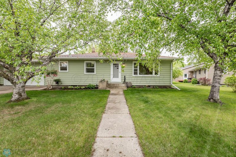2109 10th St S, Moorhead, MN 56560