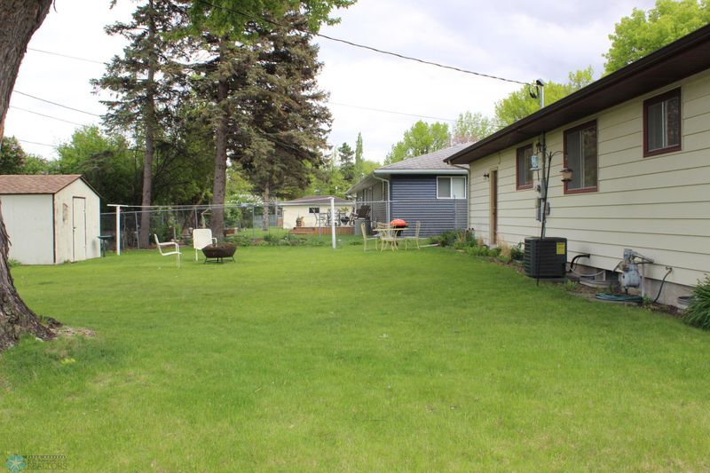 1102 River Dr S, Moorhead, MN 56560