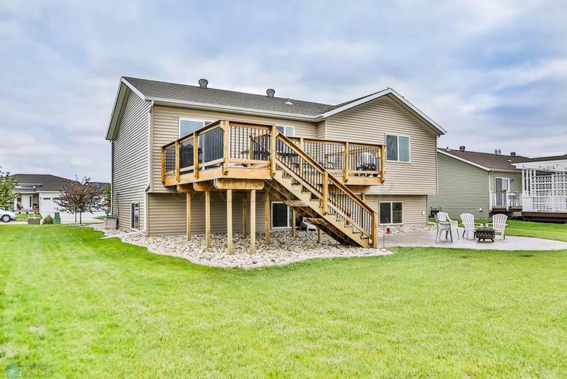 4205 15th St S, Moorhead, MN 56560
