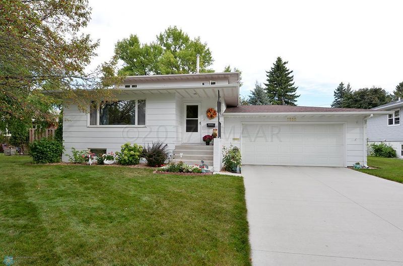 1210 25th Ave S, Moorhead, MN 56560