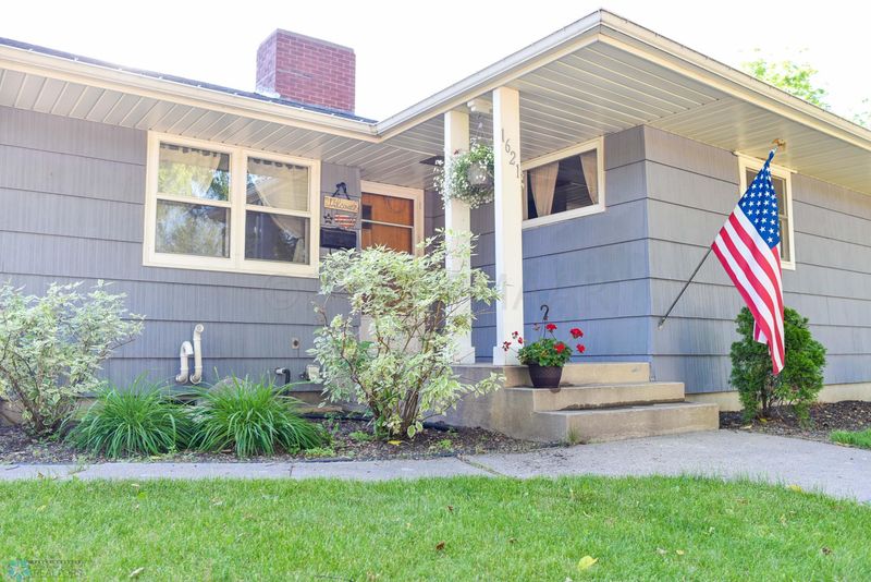 1621 6th St S, Moorhead, MN 56560