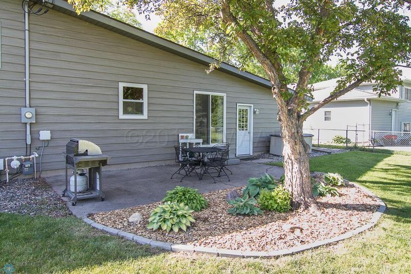 2220 17th St S, Moorhead, MN 56560
