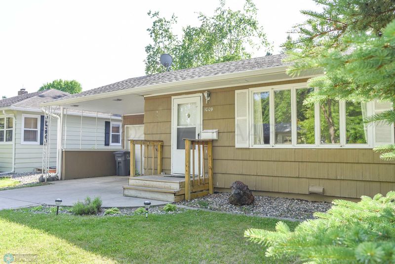 1009 1st St S, Moorhead, MN 56560