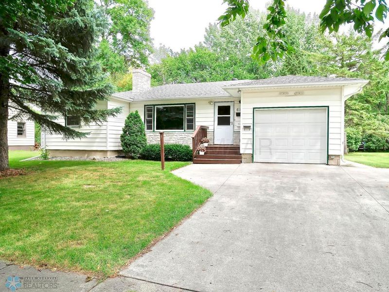610 18th St N, Moorhead, MN 56560