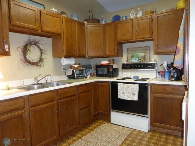 21051 Southdale Dr, Fergus Falls, MN 56537