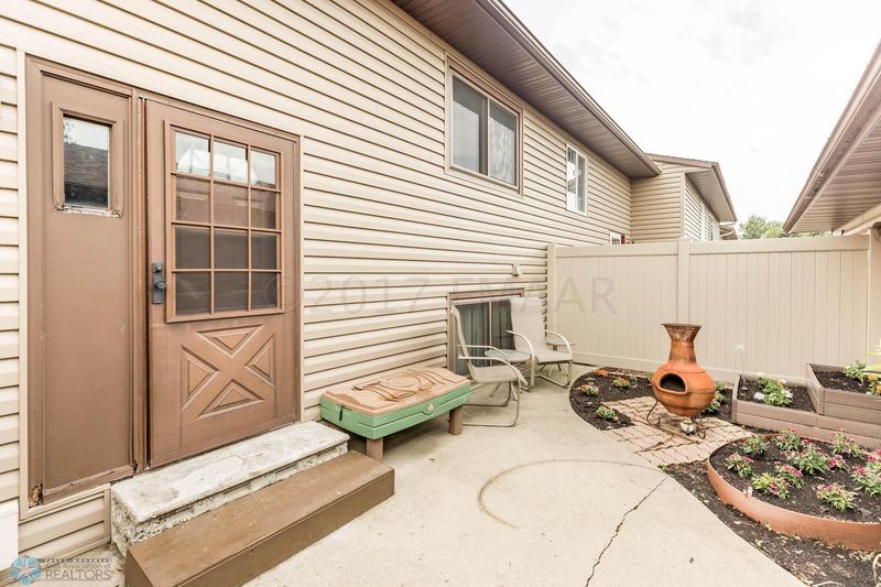 653 Beech Ln, Moorhead, MN 56560