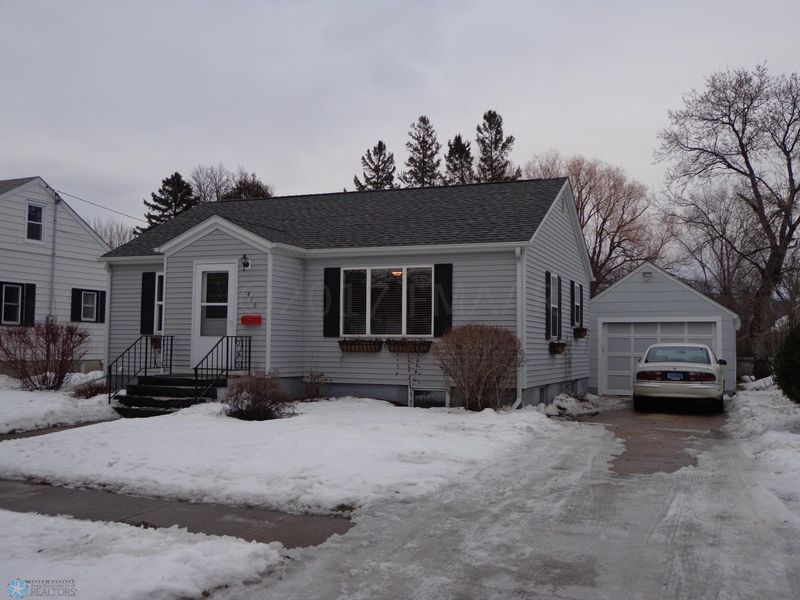 416 16th St N, Moorhead, MN 56560