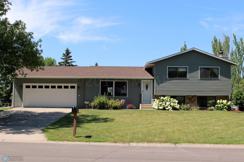 3014 14th Ave S, Moorhead, MN 56560