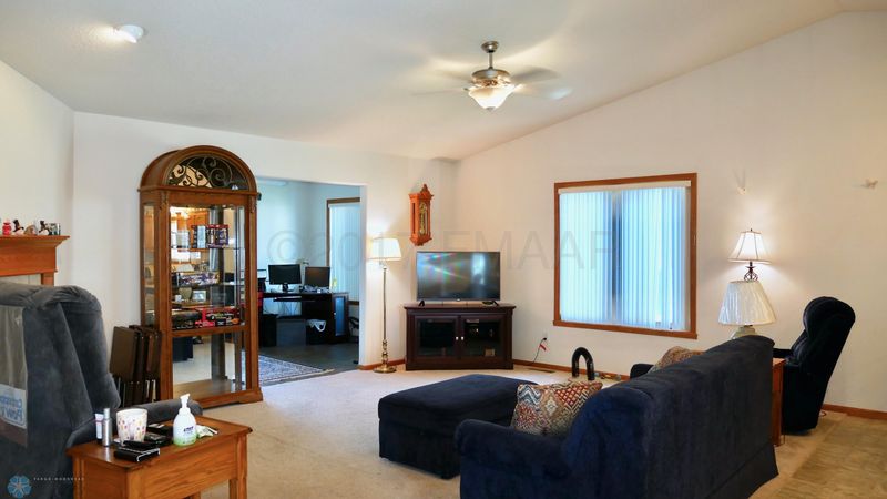 819 35th St S, Moorhead, MN 56560