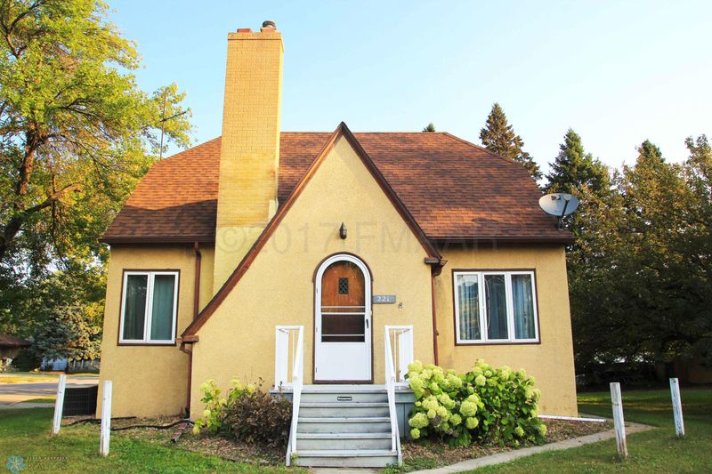 221 Center Ave W, Dilworth, MN 56529