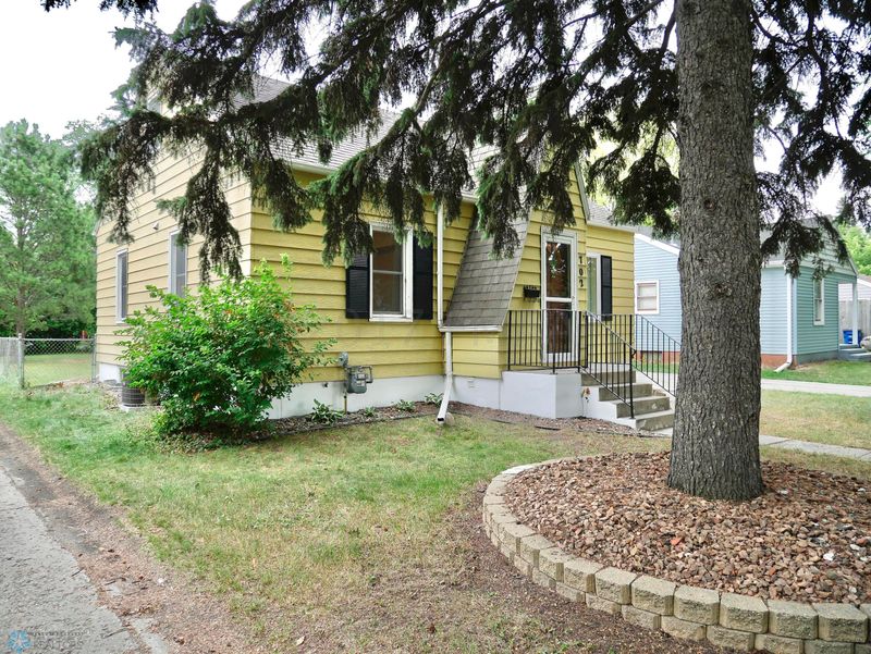 702 11th St N, Moorhead, MN 56560