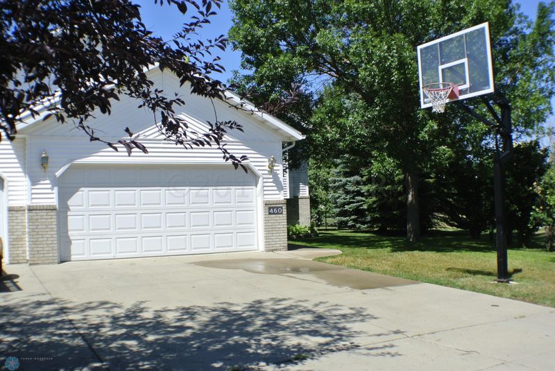 460 Clearview Ct, Moorhead, MN 56560