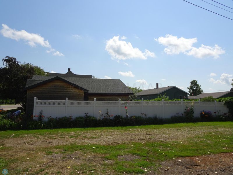 103 5 St SW, Barnesville, MN 56514