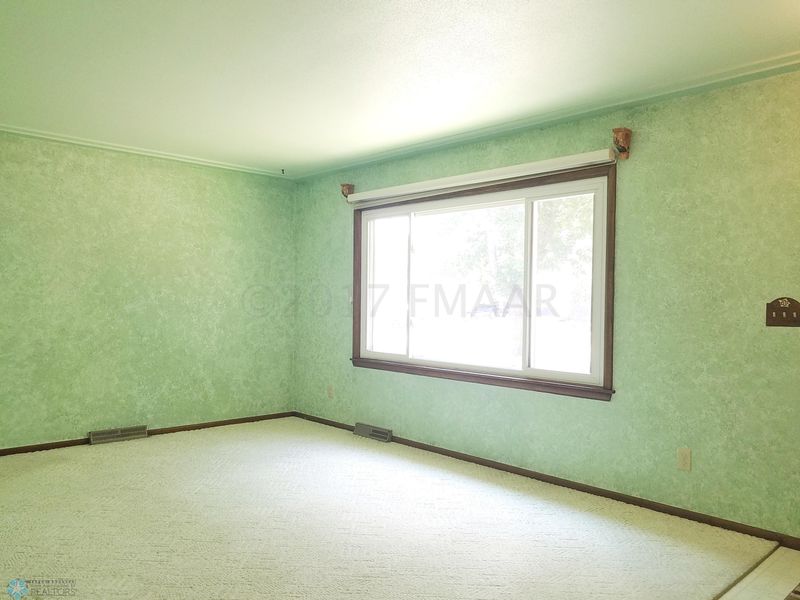 2212 17th St S, Moorhead, MN 56560