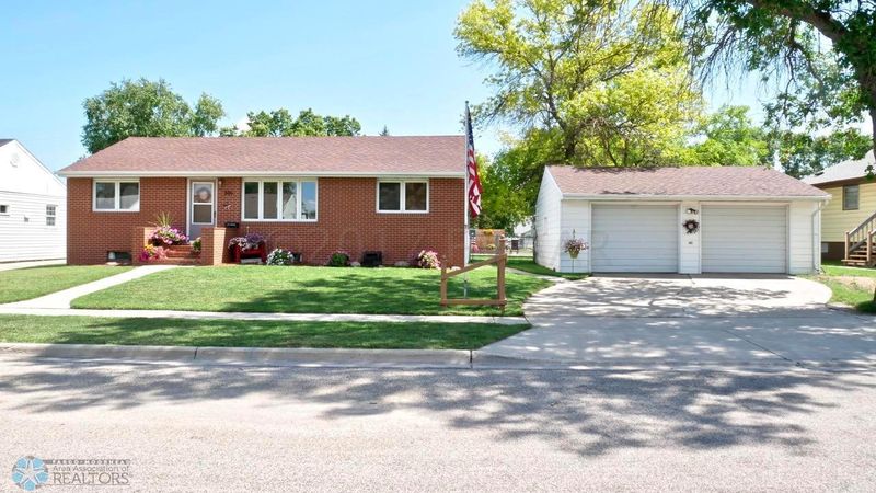 301 1st St NE, Dilworth, MN 56529