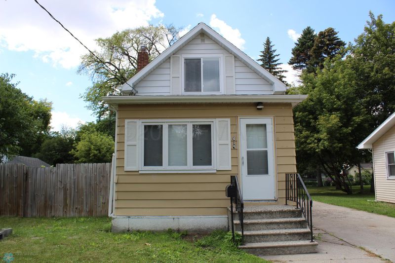 415 12th St S, Moorhead, MN 56560