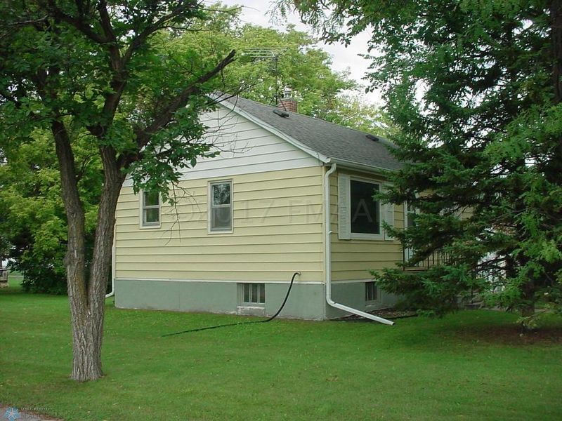 109 2 St SW, Dilworth, MN 56529