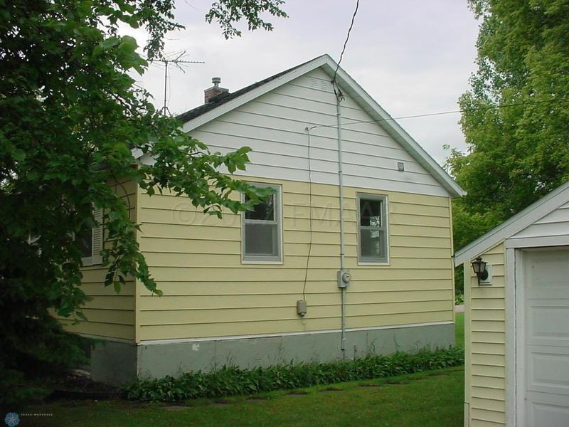 109 2 St SW, Dilworth, MN 56529