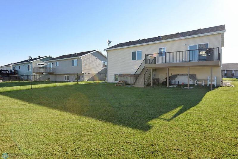3225 27th St S, Moorhead, MN 56560