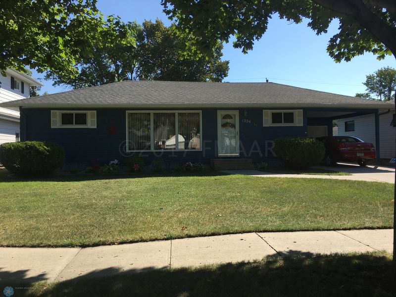 1224 15th 1/2 St N, Moorhead, MN 56560