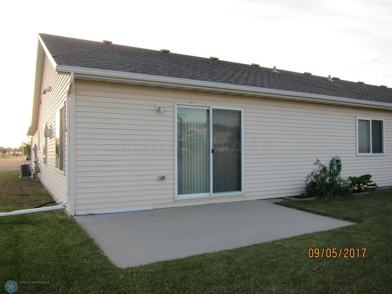 1022 33rd St S, Moorhead, MN 56560