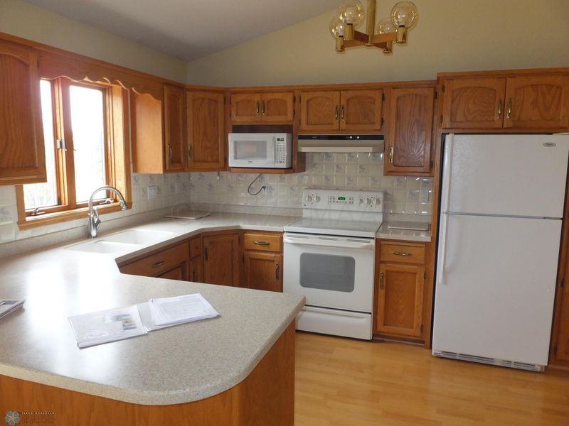 2833 29th St S, Moorhead, MN 56560