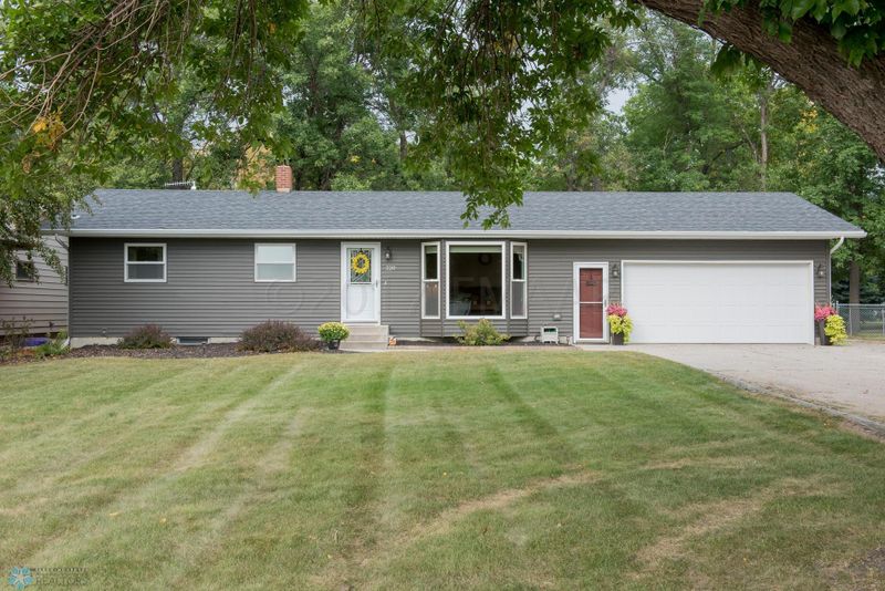 220 1 St S, Sabin, MN 56580