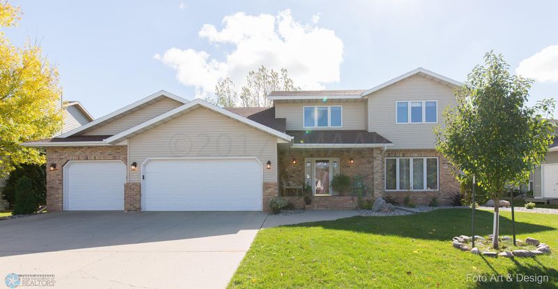 2840 29th St S, Moorhead, MN 56560