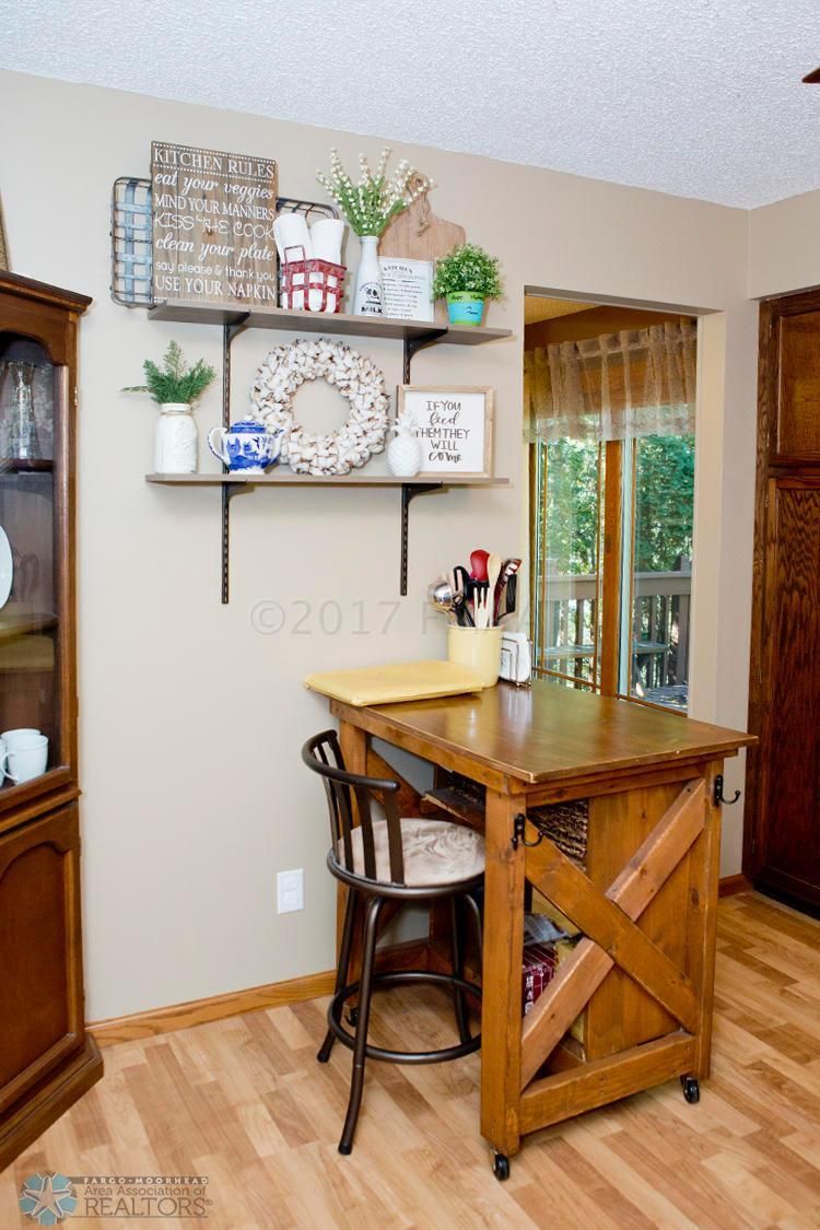 423 Birch Ln, Moorhead, MN 56560