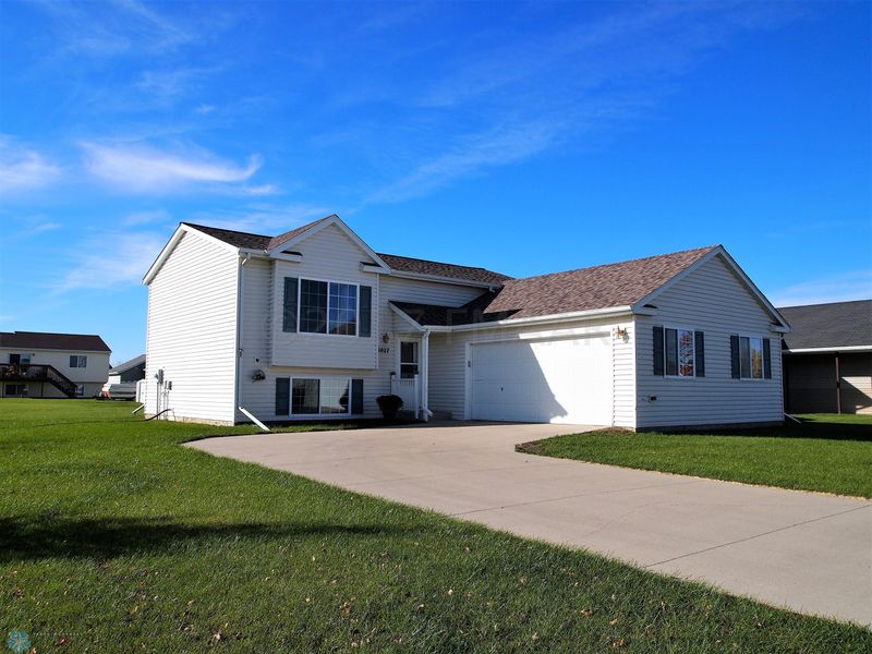 3027 33rd St S, Moorhead, MN 56560