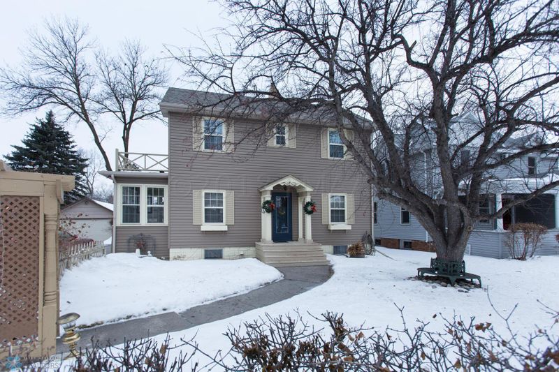 319 11th St N, Moorhead, MN 56560