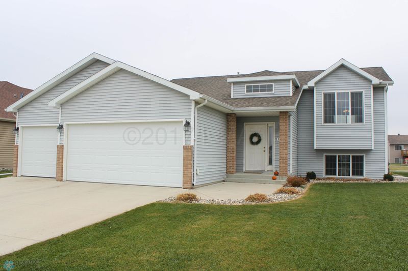 1802 42nd Ave S, Moorhead, MN 56560
