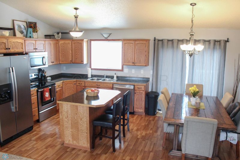 1802 42nd Ave S, Moorhead, MN 56560