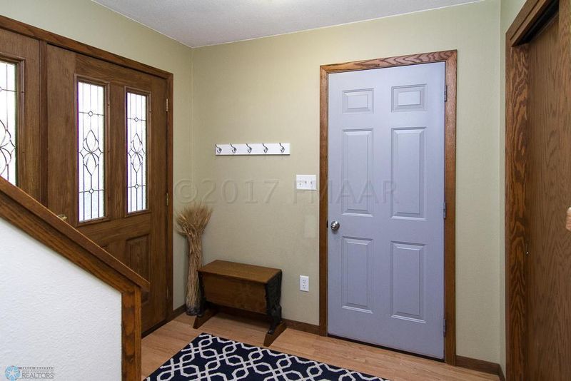 407 7 St NE, Barnesville, MN 56514