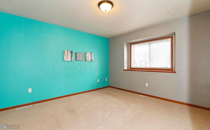 1003 35 Ave S, Moorhead, MN 56560