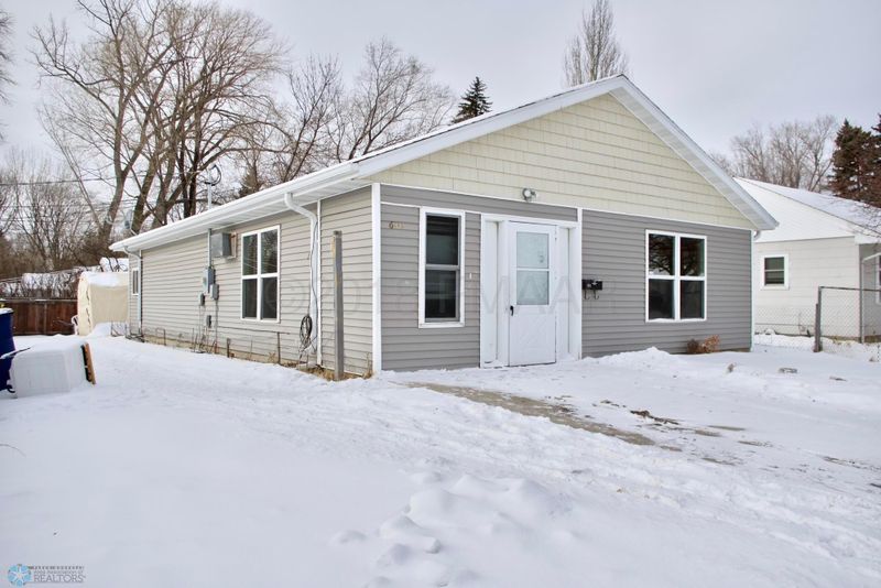 601 20th St N, Moorhead, MN 56560