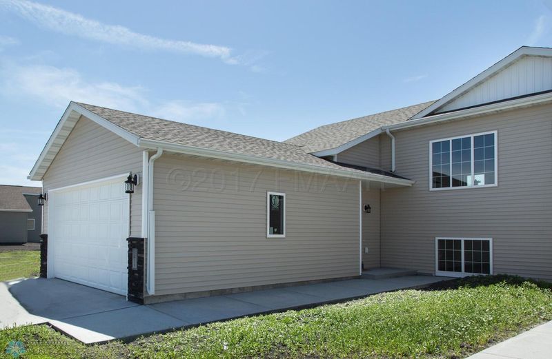 3435 17th St S, Moorhead, MN 56560