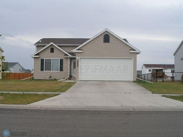 3027 34th St S, Moorhead, MN 56560