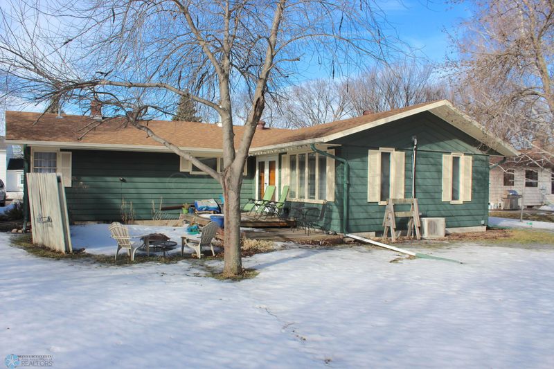 1716 14th St S, Moorhead, MN 56560