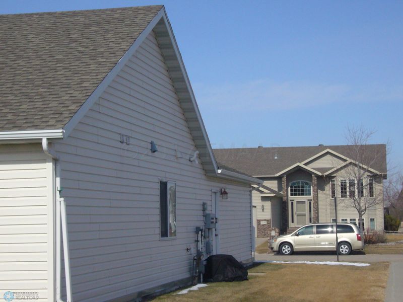 3193 11th Ave S, Moorhead, MN 56560