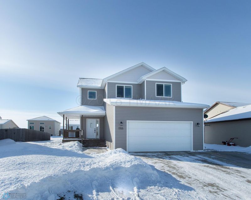 1705 43rd Ave S, Moorhead, MN 56560