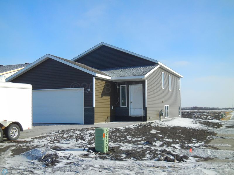 4458 18th St S, Moorhead, MN 56560